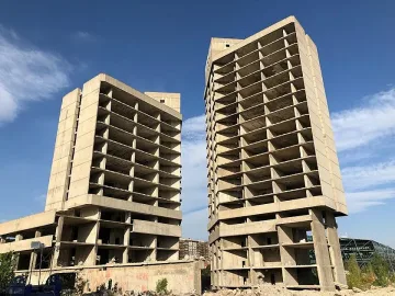 Взривяват изтърбушената сграда на ИПК