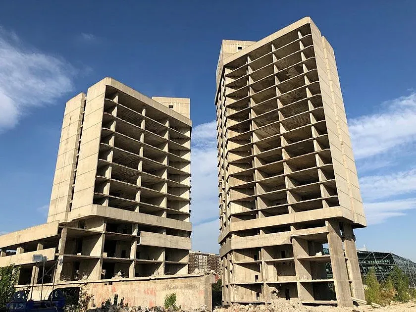 Взривяват изтърбушената сграда на ИПК