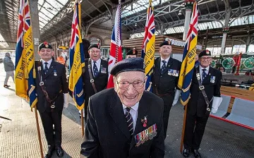 102-годишен ветеран отказва да се пенсионира