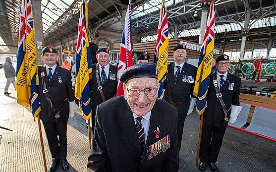 102-годишен ветеран отказва да се пенсионира