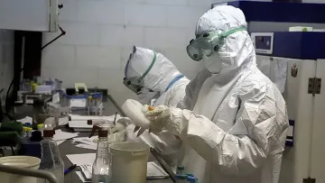 СЗО каза защо не работи "стадният" имунитет