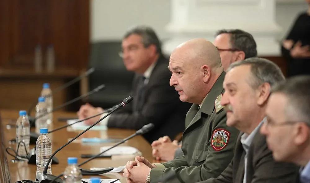 Случаите минаха 1000, новите с коронавирус са 49