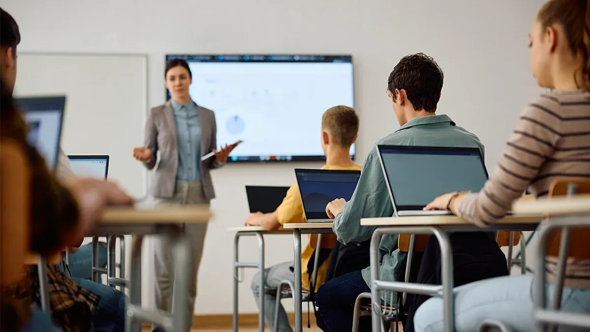 Близо 30% от учителите до 7 клас посочват, че имат нужда от допълнителна подготовка, за да обучават учениците по дигитална безопасност