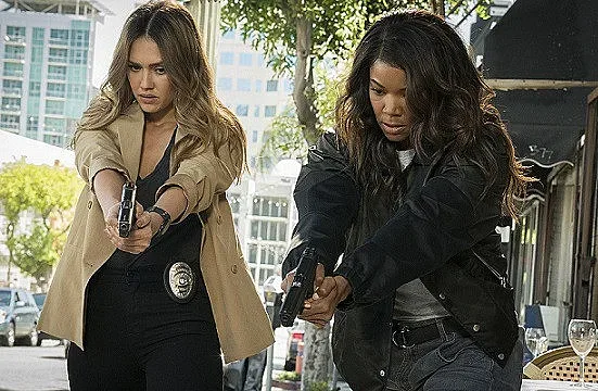 Джесика Алба и Габриел Юниън разчистват Ел Ей