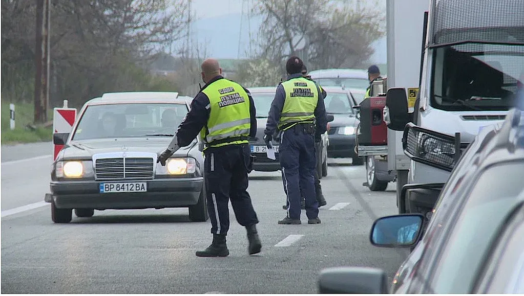 Километрични опашки за влизане в София