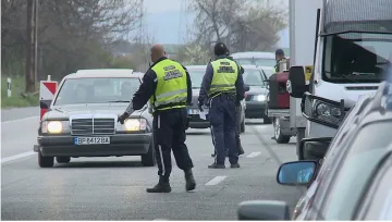 Километрични опашки за влизане в София