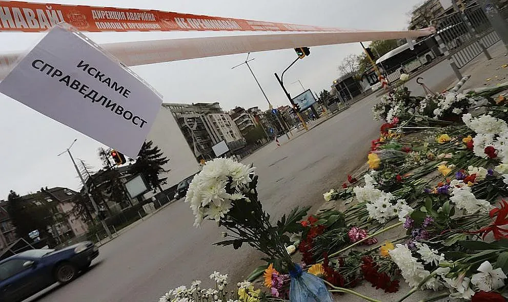 Свещи на прозорците за Милен Цветков