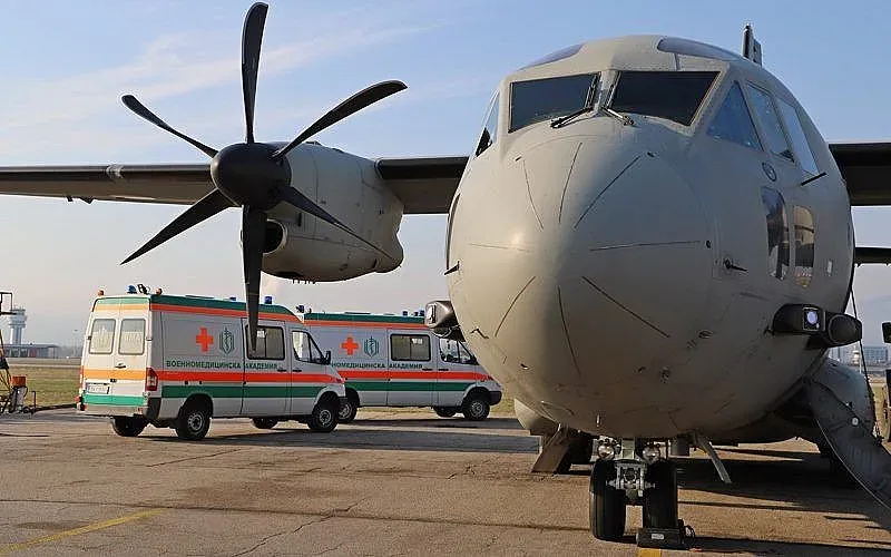 Екипи на три болници оперираха дете