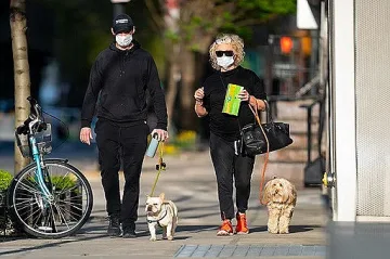 Хю Джакман се маскира за пазар, Бен Афлек - не