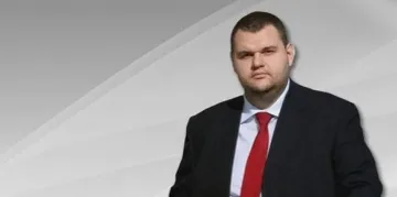 Пеевски дари респиратори и на Бургас