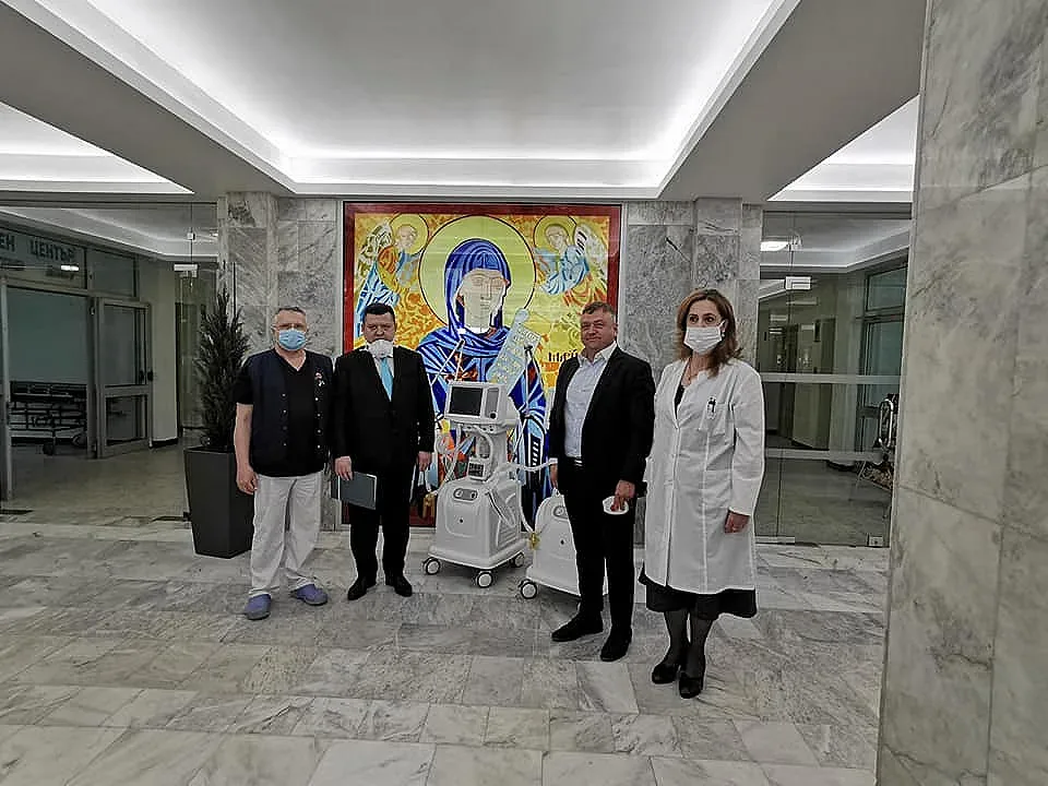 Пеевски с дарение за болница Св. Марина във Варна