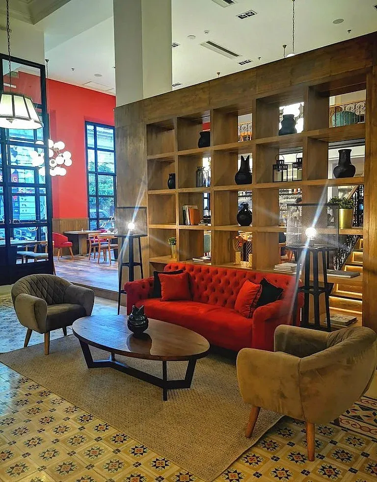 Роналдиньо - луксозният арестант