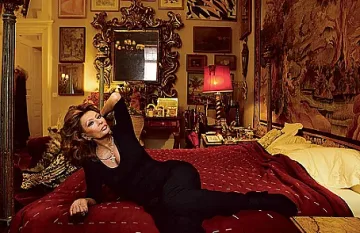 София Лорен се разхожда край Женевското езеро