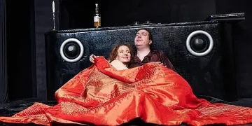 Любов до край в Сатирата