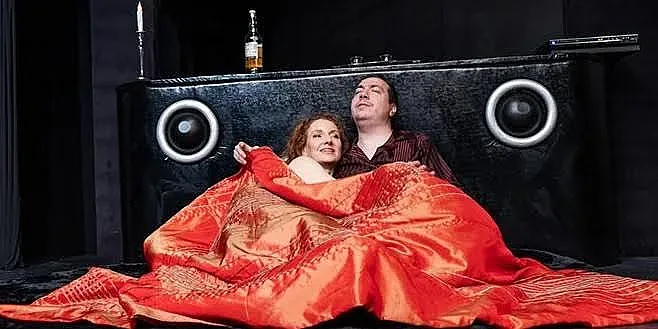 Любов до край в Сатирата