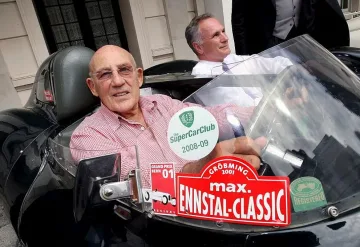 Отиде си британски велик пилот