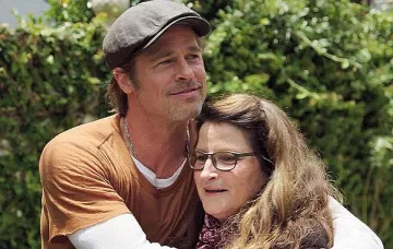 „Гримирали“ дупето на Пит в „Легенди за страстта“