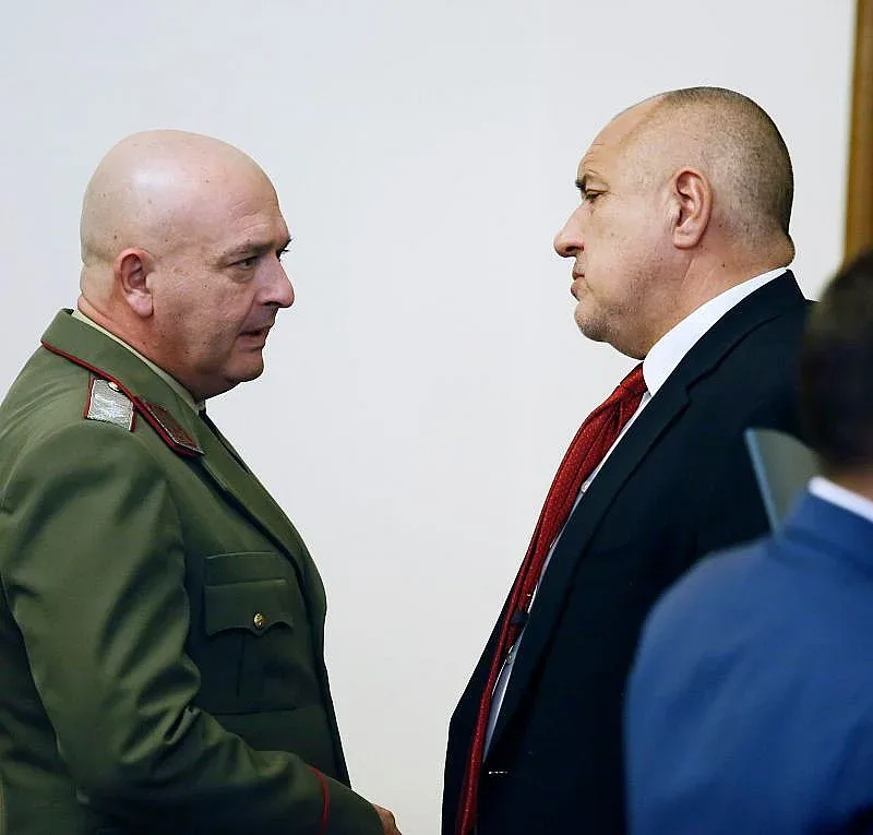 Ген. Мутафчийски остава с най-високо доверие