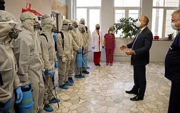 Г-н Ра­дев, дос­той­но е да оце­ле­ем