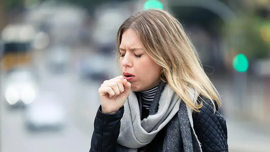 Учени моделираха кашляне на заразен