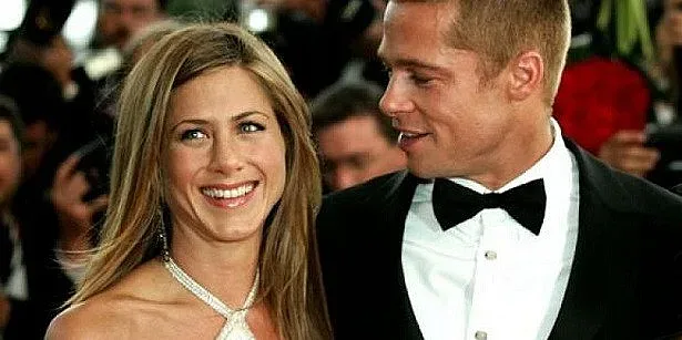 Пит и Анистън с близнаци от сурогатна майка?