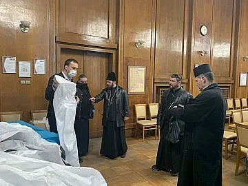 Бургаски свещеници: Останете си вкъщи за празниците!