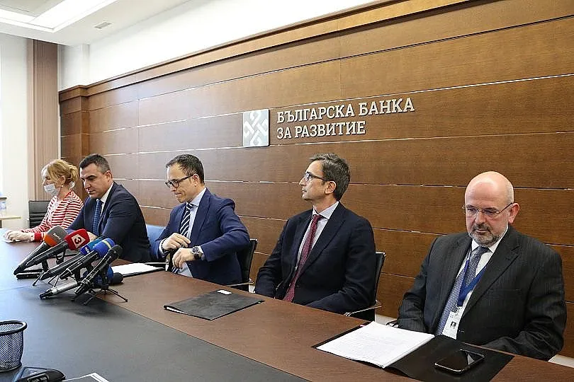 Премиерът маха целия борд на директорите на ББР