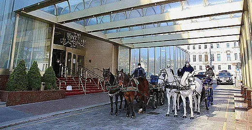 БГ файтонджия разнася безплатна храна във Виена