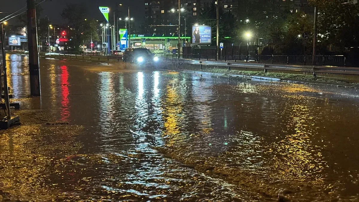 Невиждана буря. 10 града под вода, евакуират хора /ВИДЕО, СНИМКИ/