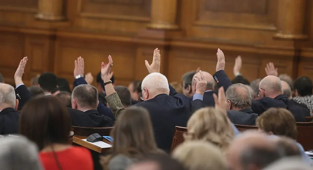 НС промени извънредния закон и бюджета (ОБЗОР)