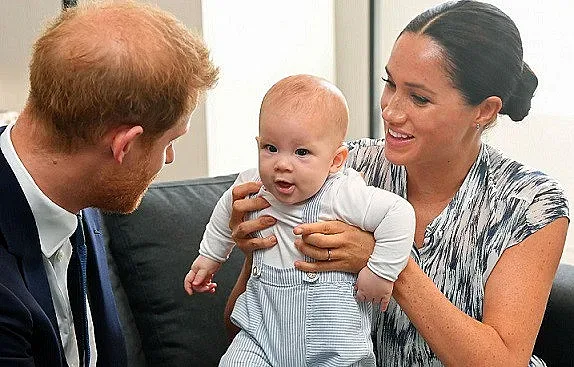 Фенове събират пари от името на Арчи Уиндзор