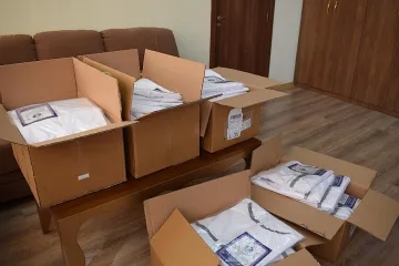 Пеевски дари предпазни облекла на МБАЛ-Пазарджик