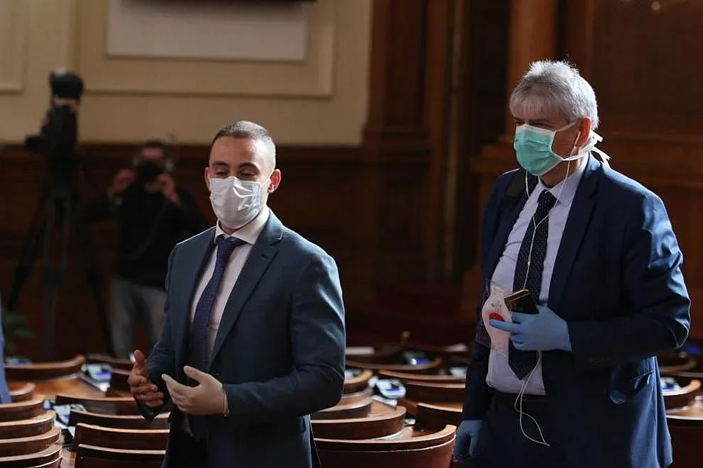Свада в парламента за заплати, верту и бордове
