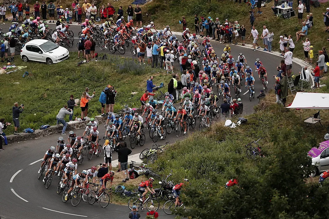 Отлагат с месец Тур дьо Франс