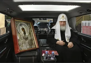 Руският патриарх гони вируса с чудотворна икона