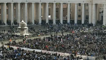 Погребаха папа Франциск. Драконовски мерки