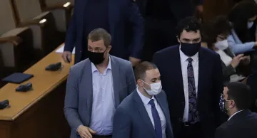 Отложиха извънредното заседание на парламента