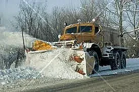 220 машини чистят пътищата от снега