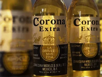 Бягат от бирата Corona в магазините