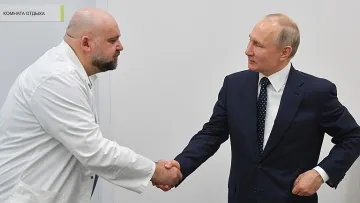 Заразен лекар разходил Путин из болницата