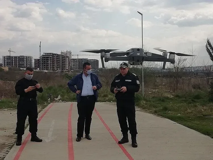 Следят нарушители на карантината с дрон