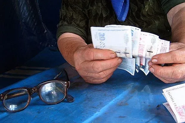 Изплащат пенсиите от 7 до 23 април