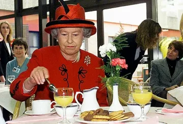 Ето менюто на кралицата - бляскава и на 93