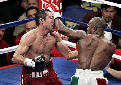 Боксьор дари $250 000 за борба с пандемията