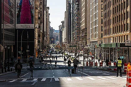 Лекар в Ню Йорк: Тук е ад, Тръмп: Карантина