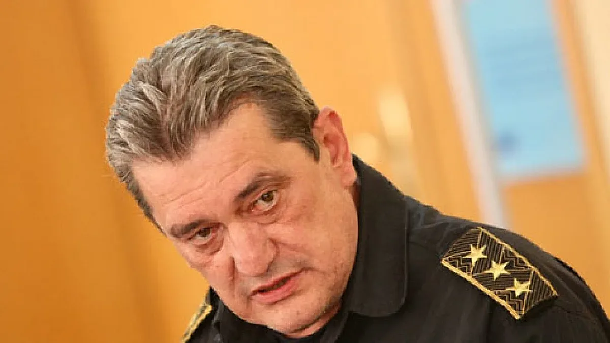 Щаб от доброволци, курсанти по КПП-тата