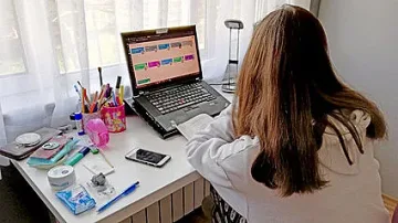Из­пи­ти­те - са­мо вър­ху те­ми от пър­вия срок