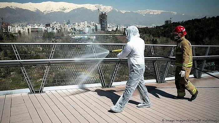 В Иран жертвите на вируса вече са 2 517 души