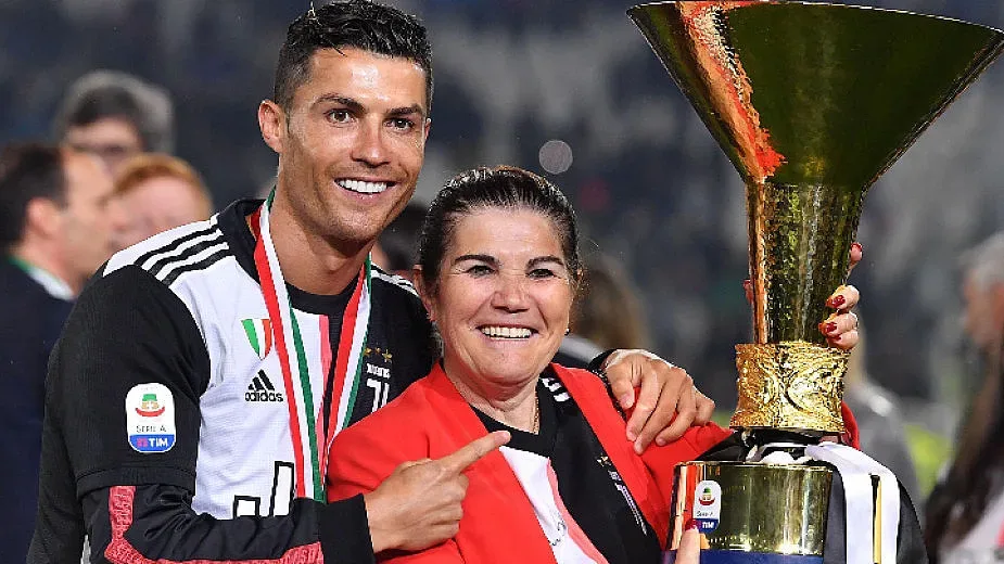 Роналдо дари 5 апарата за болницата в Мадейра