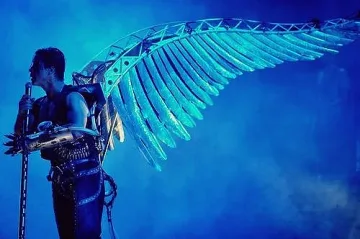 Заразен ли е Тил Линдеман